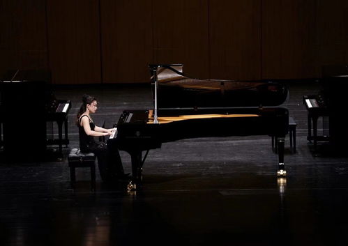 胡雪莎钢琴音乐会震撼济宁，在济宁大剧院奏响华美乐章